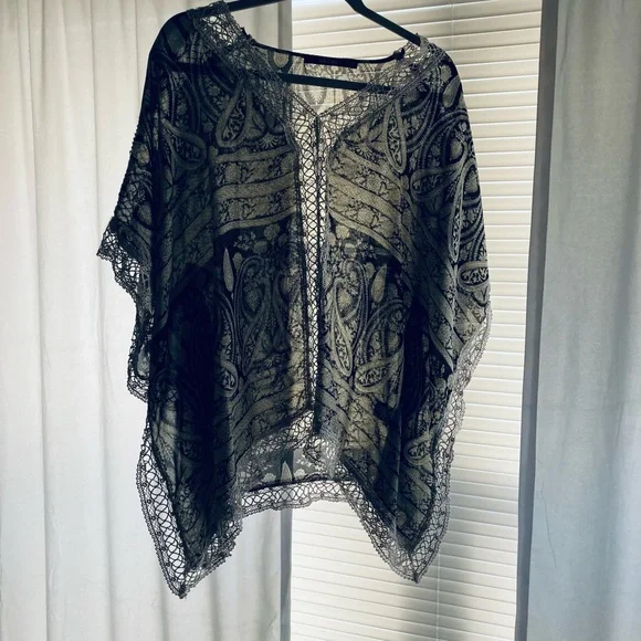 Gorgeous Gray and Black Top - Picture 5 of 6